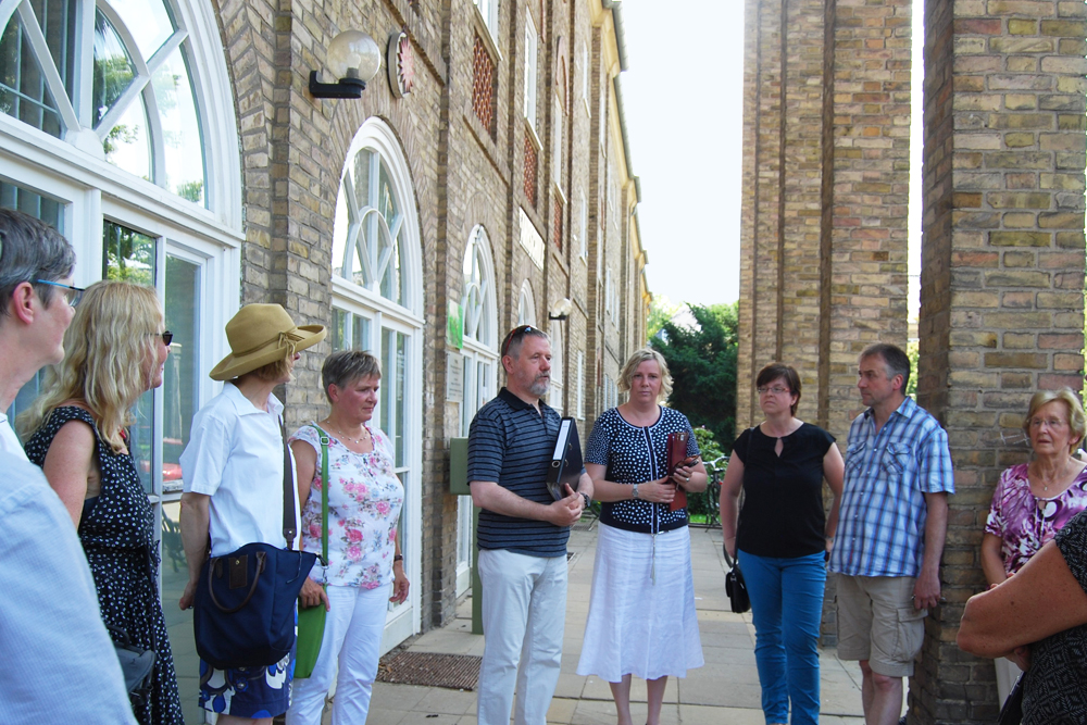 Rundgang durch die Siedlung am Schillerplatz der WBG Potsdam-West eG