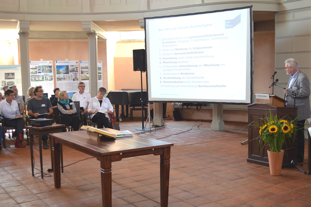 Peter Schmid, Zürich, stellt das innovative Neubauvorhaben „Mehr als Wohnen“ vor